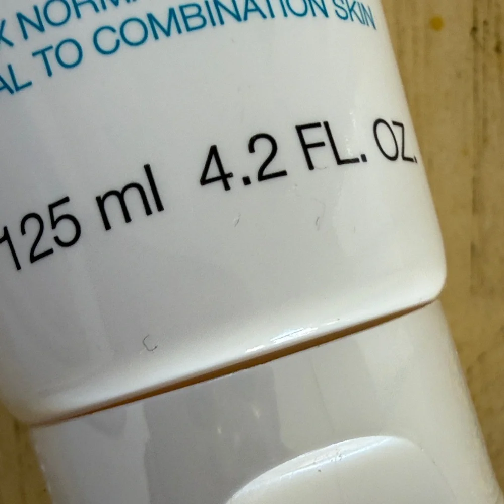 Lancome Crème Radiance Cleanser - White and Blue - Picture 4 of 4